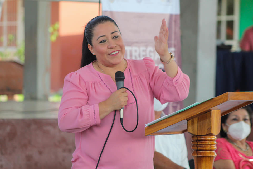 Maritza Ramírez Aguilar inicia la semana en el municipio de Cuitláhuac, Veracruz