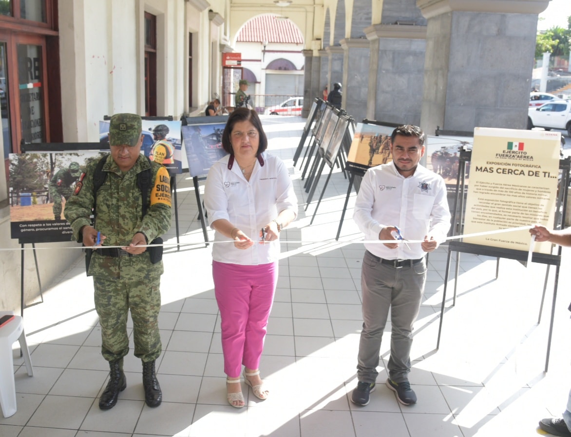 Inaugura alcaldesa de San Andrés Tuxtla, muestra fotográfica “Ejército y Fuerza Aérea Mexicana más cerca de ti”.