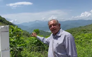 «El patriotismo no se negocia»: AMLO tras queja de EU y Canadá sobre política energética