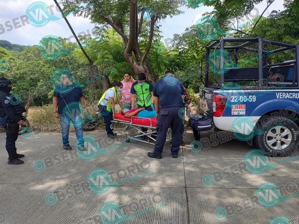 Taxista atropella a motociclistas