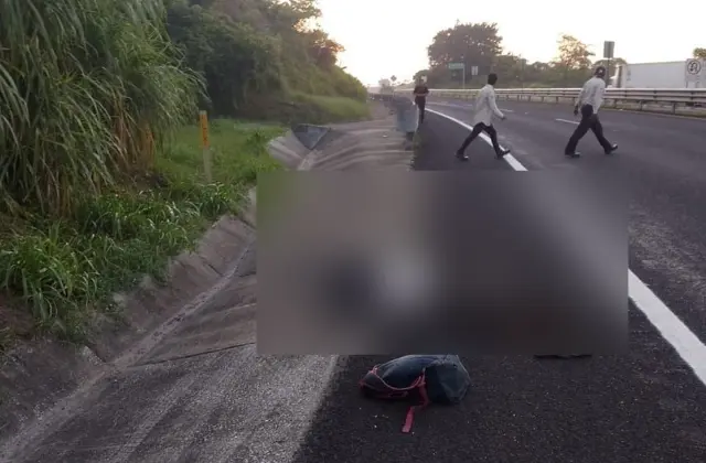 Muerto en la Coatzacoalcos – Villahermosa; intentó cruzar carretera