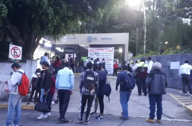 Paran labores en Sesver; piden renuncia de director de riesgos sanitarios
