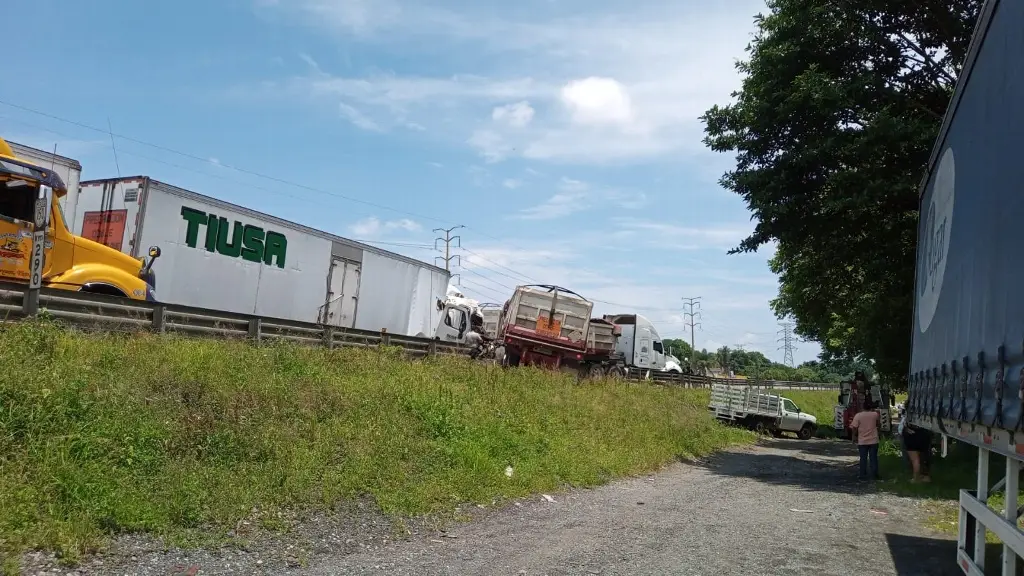 Fuerte accidente automovilístico en autopista de Veracruz