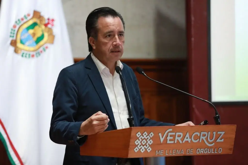 Secretarios tendrán que devolver dinero si ganan más de 180 mil pesos: gobernador