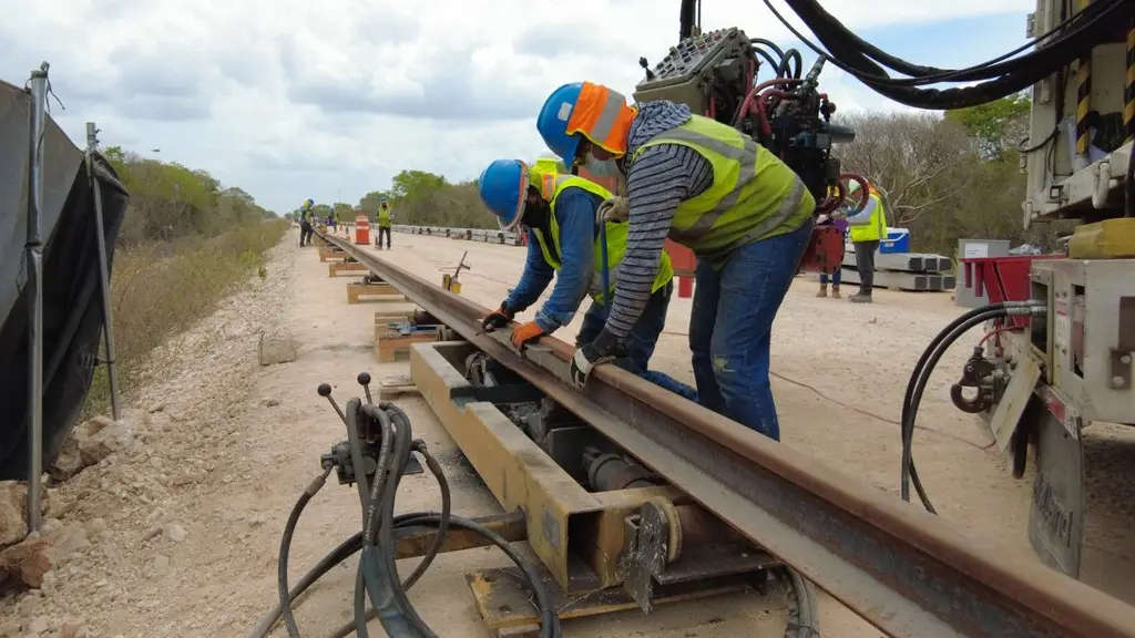 AMLO descarta irregularidades en balastro de Veracruz para Tren Maya