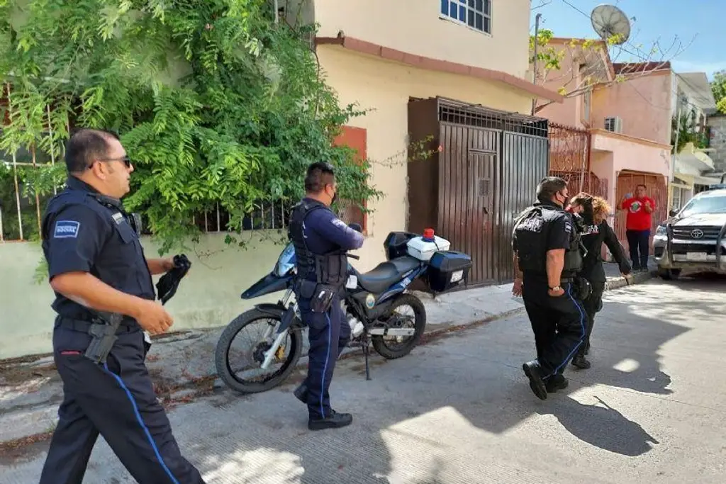 Mata al hijo de 5 años de sus amigos; lo sepulta en el patio de su casa