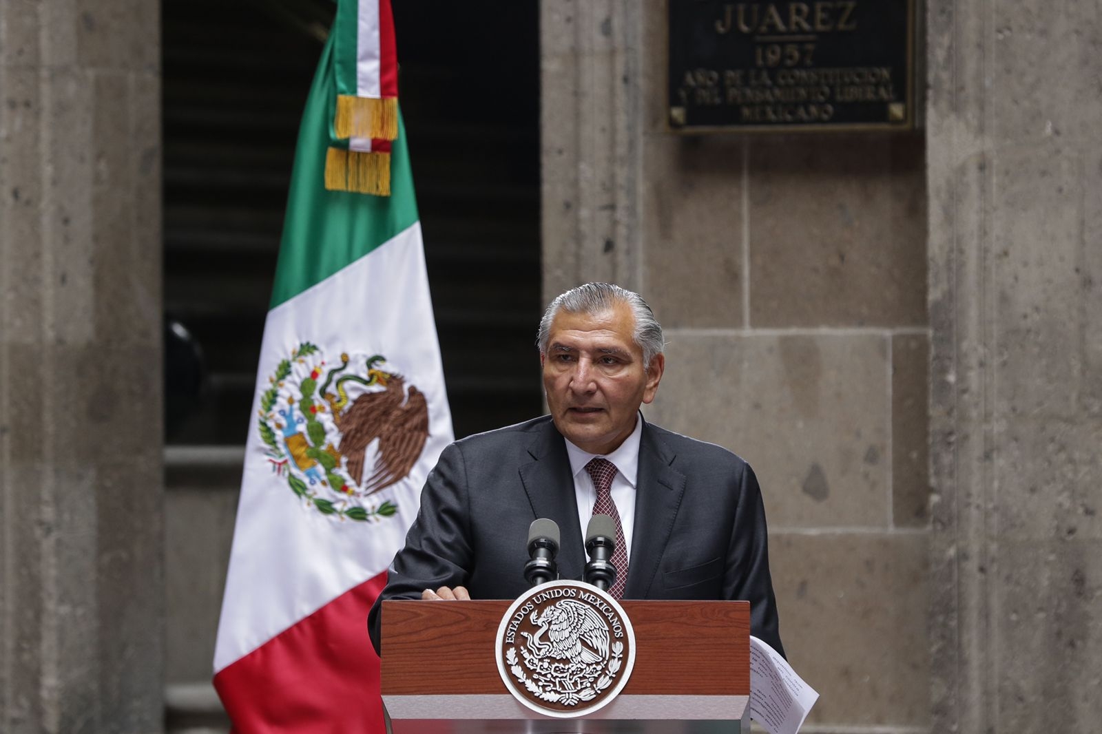 Adán Augusto niega división en bancada de Morena tras no acudir a plenaria en el Senado