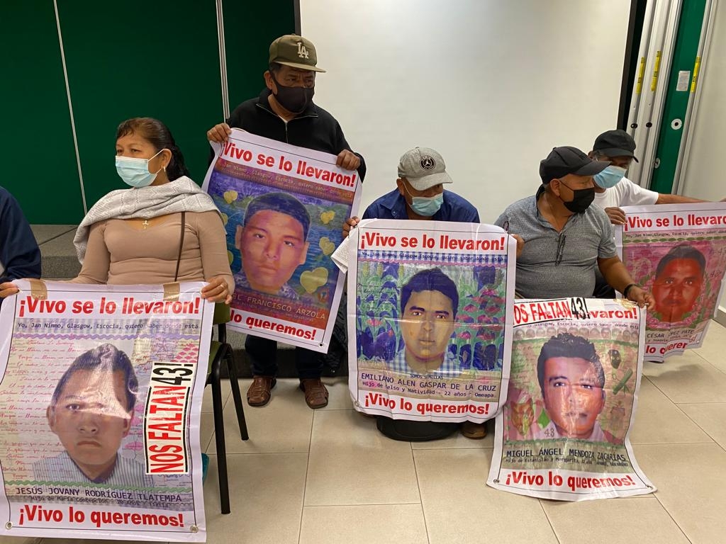 Colectivos de los 43 normalistas de Ayotzinapa exigen investigar la muerte de «Don Cheque»