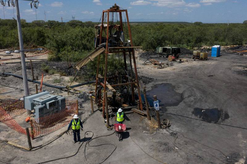 Rescate de mineros en Coahuila puede tardar hasta 11 meses, informa Protección Civil a familiares