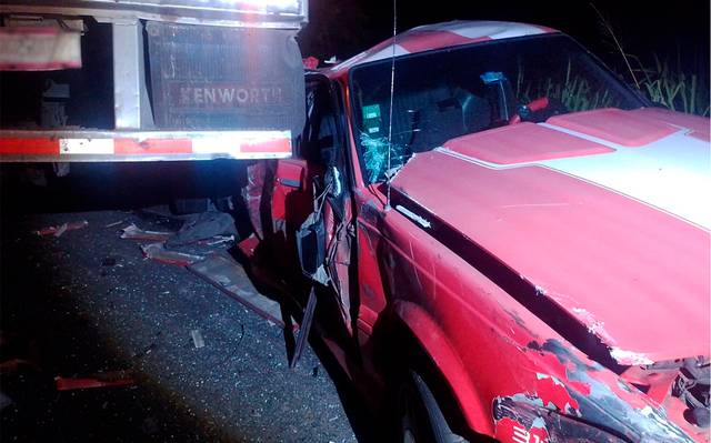 Accidente en la carretera federal Xalapa-Veracruz: se salvan de morir aplastados por tráiler