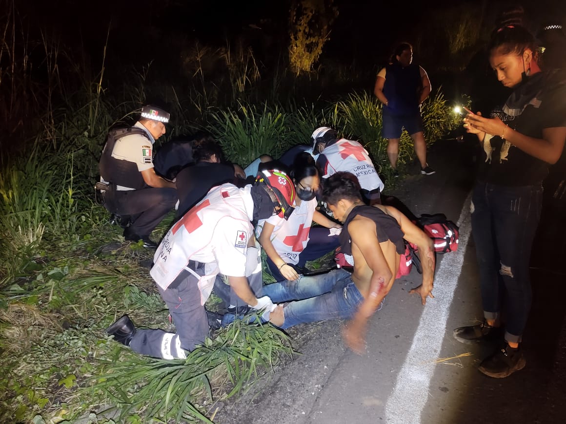 Jóvenes lesionados tras accidente de motocicletas Fueron canalizados al hospital