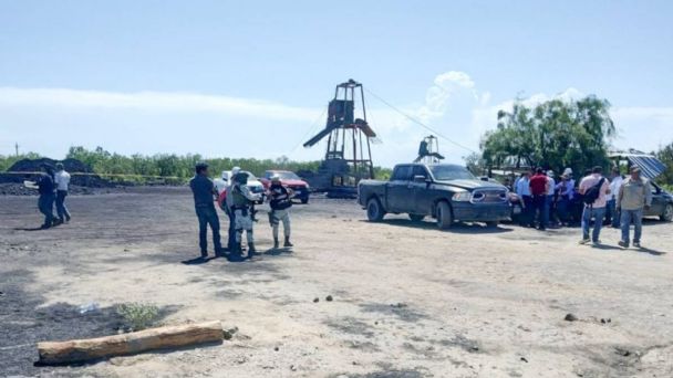 Siguen 10 mineros atrapados en la mina de Sabinas; 5 logran salir y 3 están internados