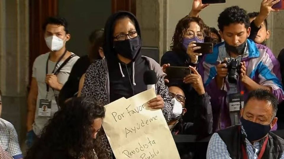 Periodista denuncia agresiones de un reportero en plena Mañanera