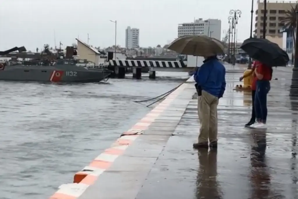 Dos ondas tropicales y una vaguada dejará lluvias en Veracruz en estos días