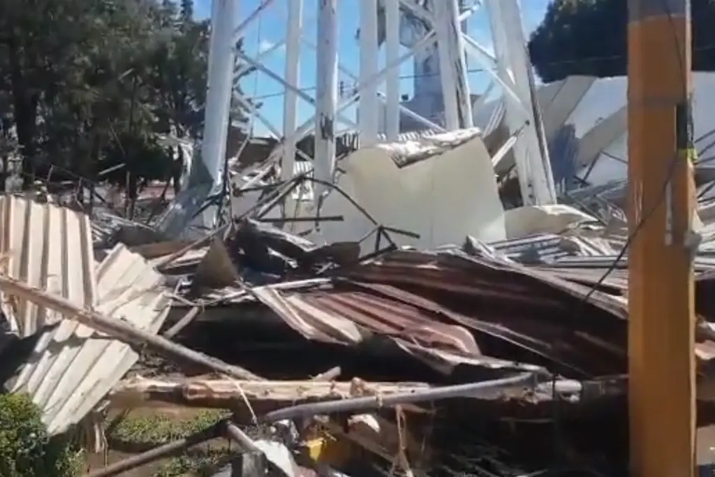 Mueren 2 personas por desplome de tanque elevado inaugurado hace 2 días