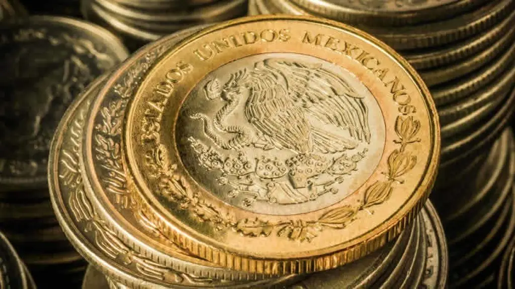 Peso mexicano se recupera y cierra con ganancia de 0.53% frente al dólar