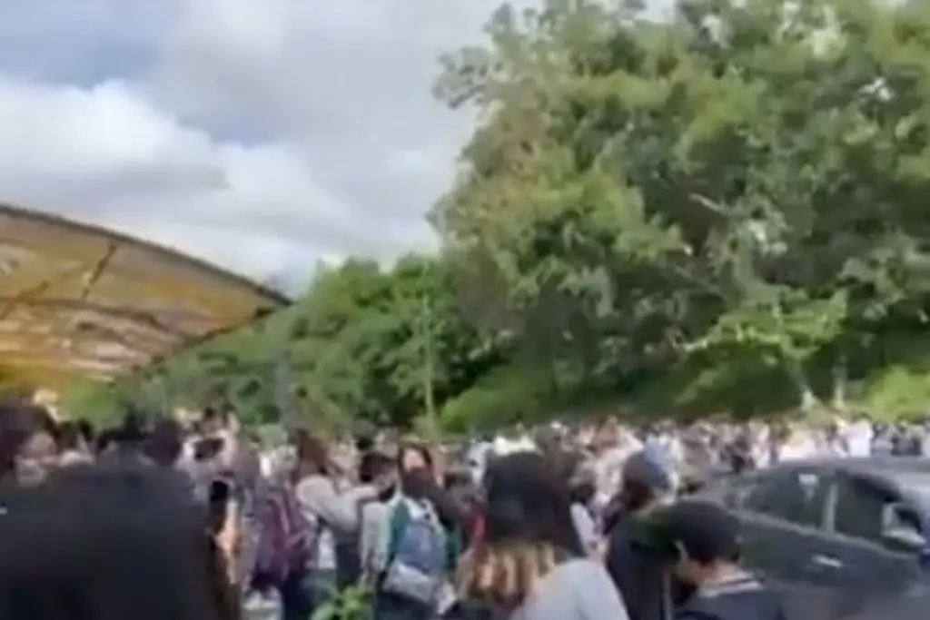 Explotan 2 bombas en Universidad Autónoma de Morelos; evacúan campus Cuernavaca