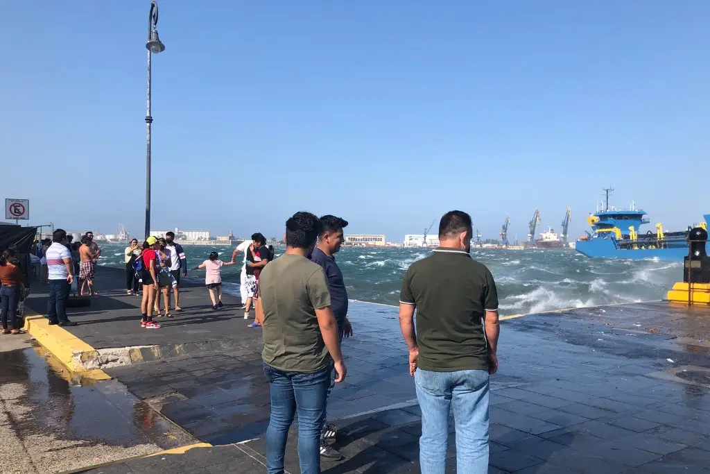 Cierran puerto de Veracruz a navegación mayor; se intensifican rachas del Norte