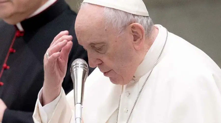 El Papa Francisco ha pedido que en su país de origen «la querida argentina» prevalezca «siempre la armonía social y el respeto de los valores democráticos, contra todo tipo de violencia y agresión».