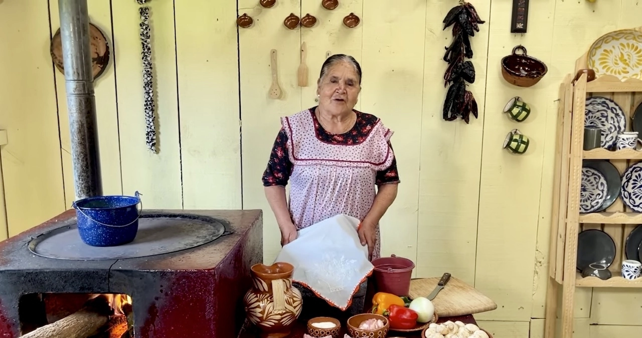 Desde su casa en Michoacán, doña Angela supera con su canal de cocina a Gordon Ramsay y Martha Stewart