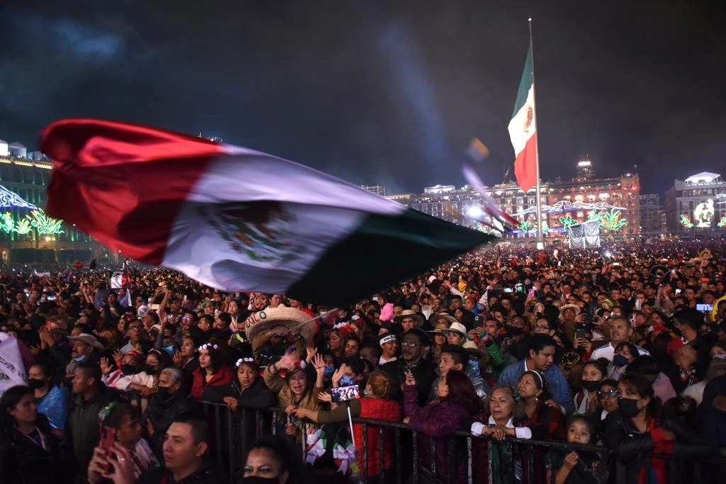 Los Tigres del Norte hicieron rugir al zócalo capitalino