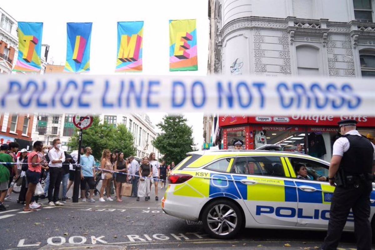 Heridos dos policías de Reino Unido tras ser apuñalados en el centro de Londres