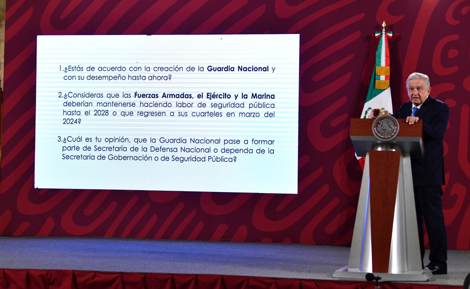 La Constitución prohíbe consulta planteada por AMLO sobre fuerzas armadas: Ministro Cossío