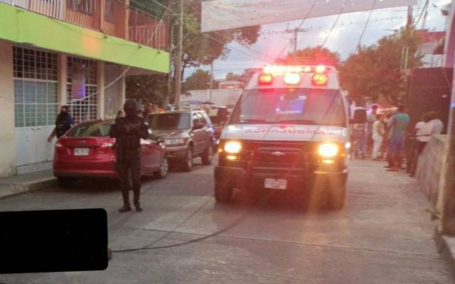 Atacó con arma blanca a psicóloga y luego se arrojó de un tercer piso en Martínez de la Torre