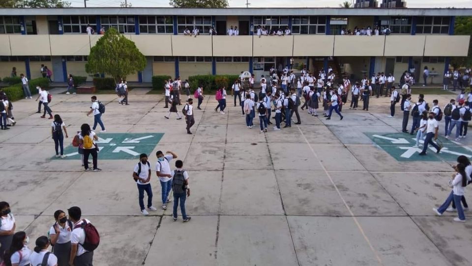 ¿Tiroteo en escuela de Oaxaca? Alumno alerta a autoridades tras llevar un arma de juguete a un instituto