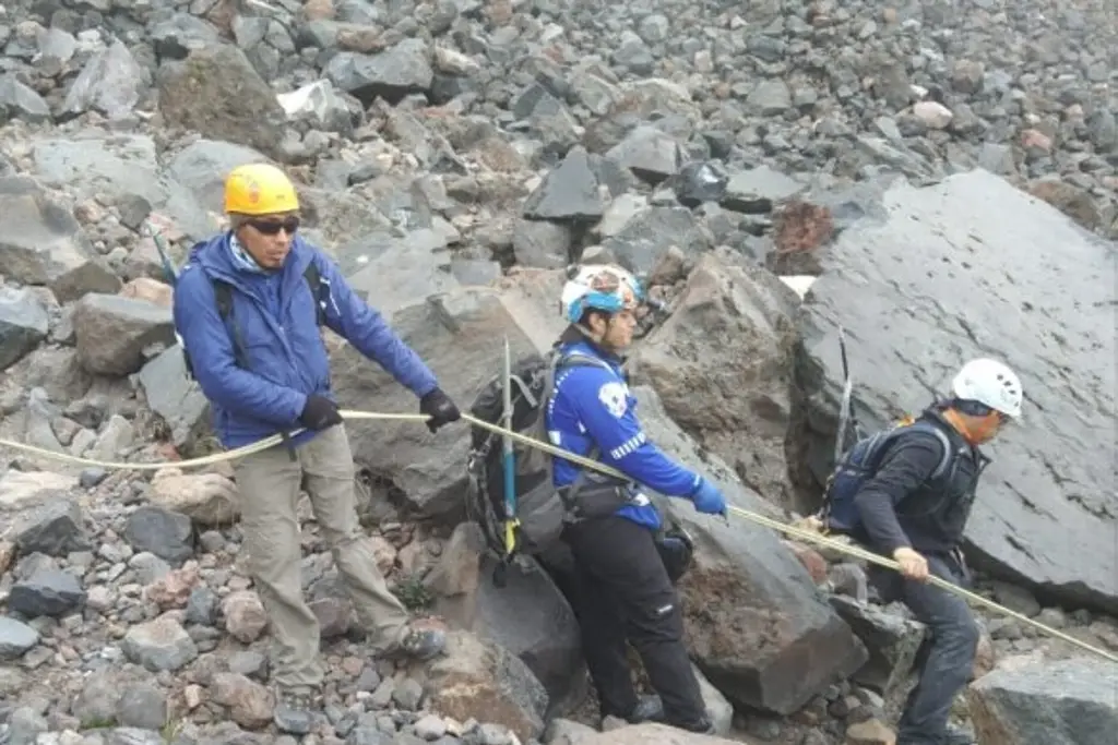 Rescatan cuerpo de alpinista en el Pico de Orizaba