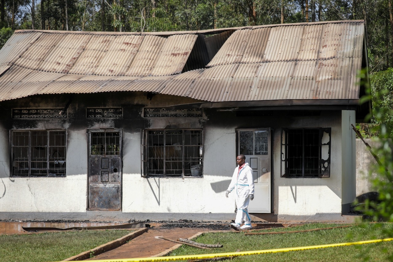 Mueren al menos 11 niños por un incendio en una escuela para invidentes