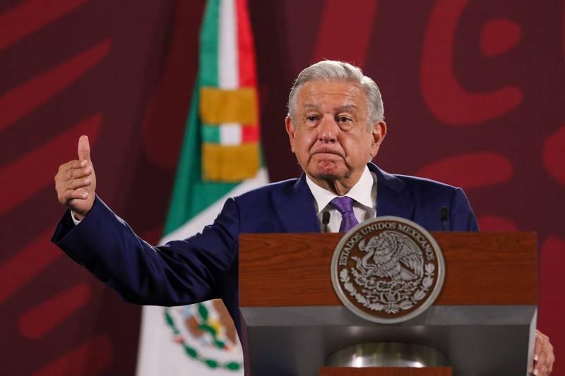 ‘Pueden sacar lo que quieran’, dice AMLO por publicación de ‘El rey del cash’