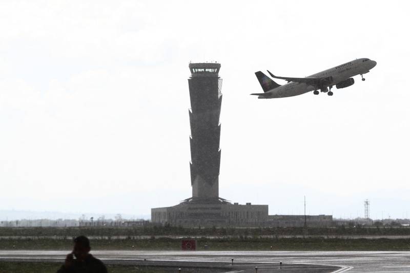 Aerolínea de Sedena abrirá nuevas rutas a lugares donde no hay servicio de vuelos: AMLO