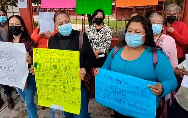 Protestan padres de alumnos intoxicados en Álamo; exigen indagatoria más a fondo