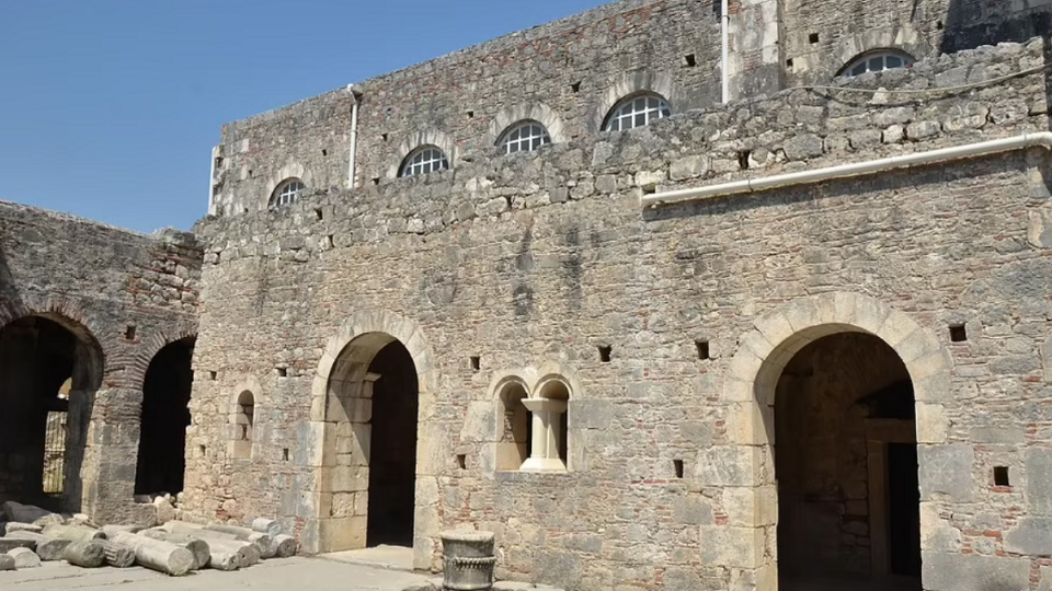 Encuentran la tumba de Santa Claus en una iglesia que quedó sumergida debajo de otro templo