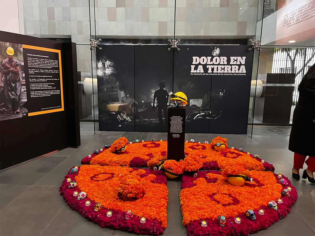 Museo Memoria y Tolerancia dedica ofrenda de Día de Muertos a mineros de México