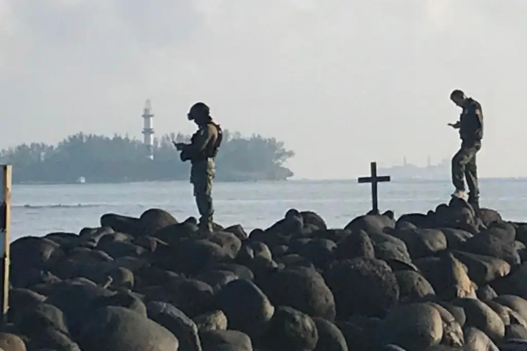 Encuentran a albañil que había ingresado al mar en Boca del Río