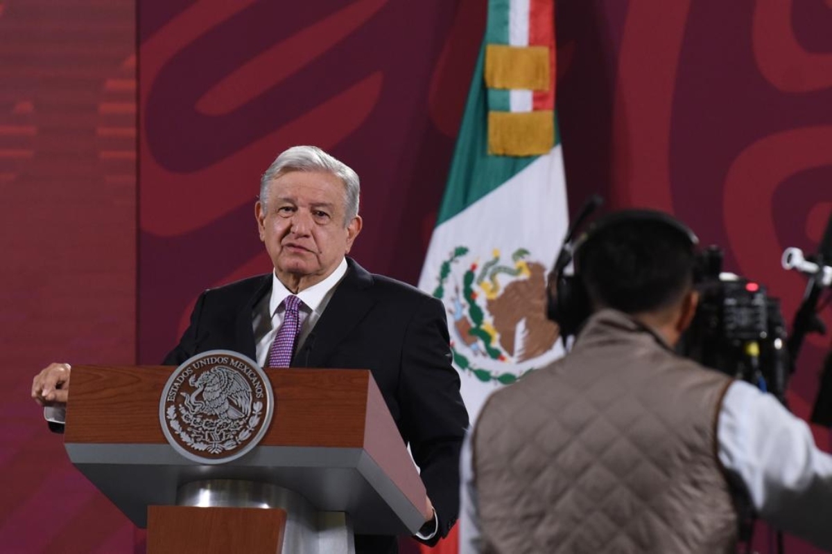 «Creo que me excedí” con el cálculo de los asistentes a la marcha por el INE, dice AMLO