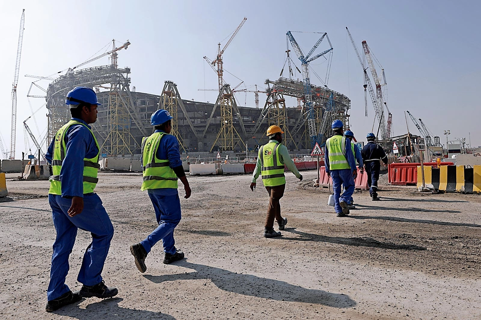 Qatar admite que al menos 400 trabajadores murieron en las obras para el Mundial