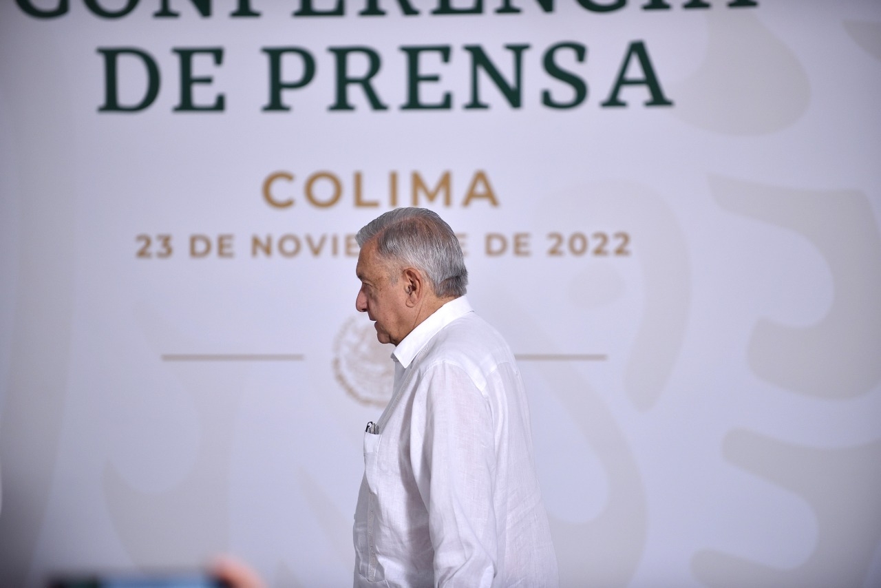 AMLO presume idea de entregar pensiones a adultos mayores: «salió de esta cabecita»