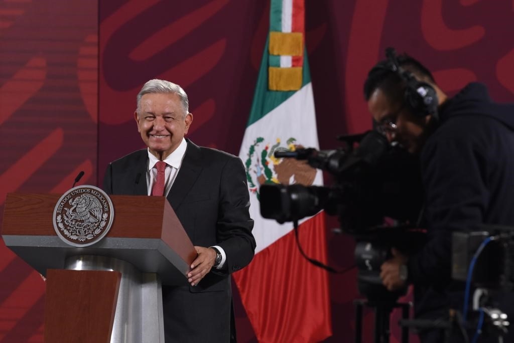 AMLO da a conocer quiénes irán con él en la primera fila en la marcha del 27 de noviembre