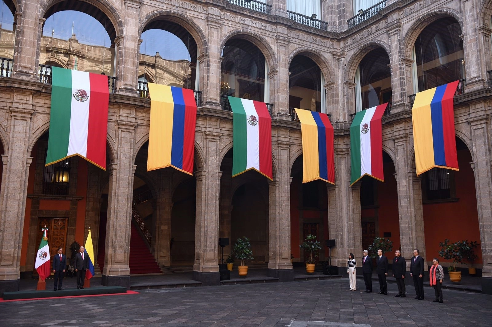 AMLO recibe visita oficial del presidente colombiano Gustavo Petro