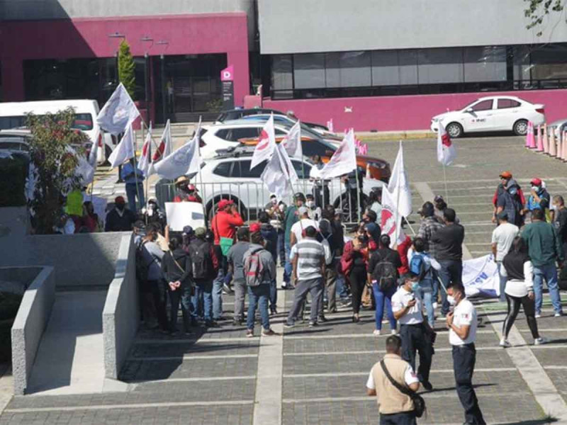 Manifestantes irrumpen en las instalaciones centrales del INE