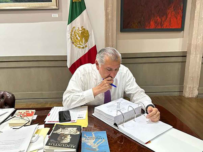 Adán Augusto López revisa ‘borrador’ a iniciativa de reforma a las leyes secundarias