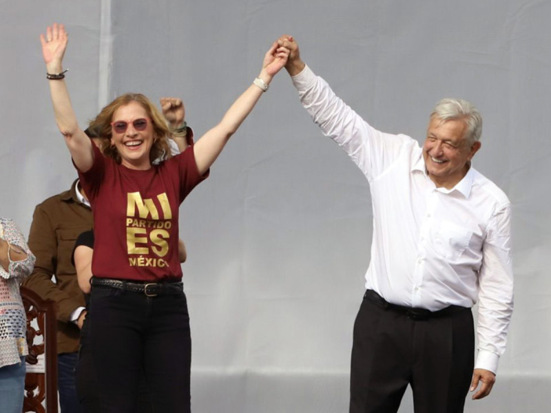 Agradece Gutiérrez Müller a Edy Smol por la playera de «México te AMLO»