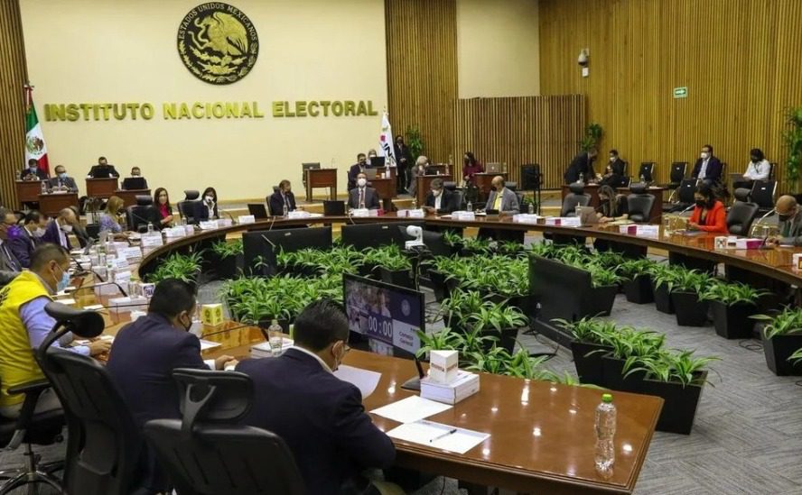 INE multa a partidos por 673 mdp; Morena acusa “inquisición electoral”