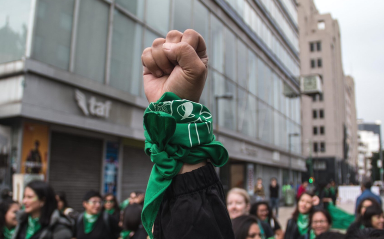 Colectivo feminista le recuerda a AMLO que ya apartó el Ángel para el 27 de noviembre