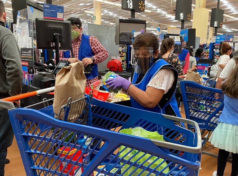 Presión de AMLO a supermercados funcionó: Walmart bajó 1% sus precios