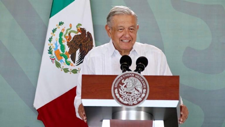 AMLO se vuelve a lanzar contra Marcha del INE: “Es muy bueno porque mediatiza la simulación”