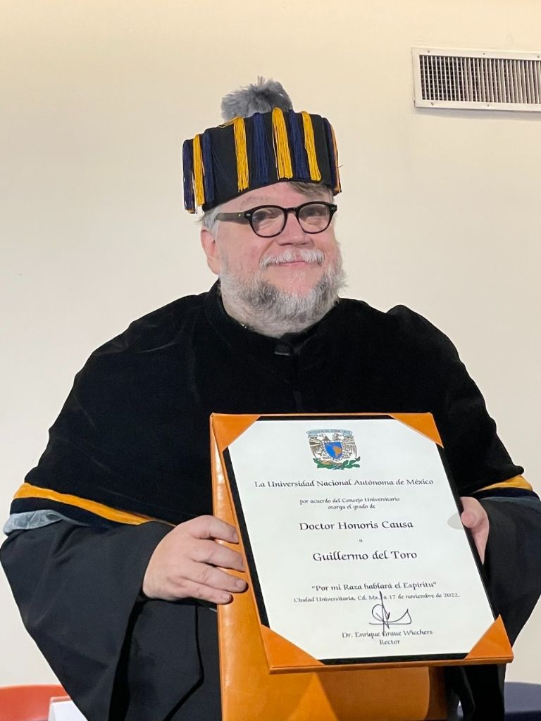 Guillermo del Toro recibe un doctorado Honoris Causa por la UNAM, así fue su emotiva reacción